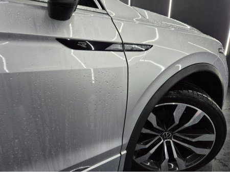 2021 Volkswagen Tiguan - view 3