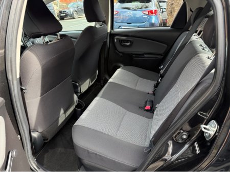 2017 Toyota Yaris - thumbnail 10