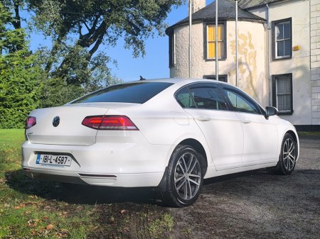 2018 Volkswagen Passat - thumbnail 12