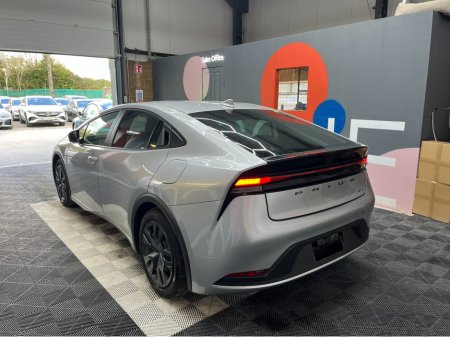 2025 Toyota Prius - thumbnail 4