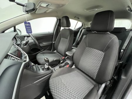2017 Vauxhall Astra - thumbnail 8