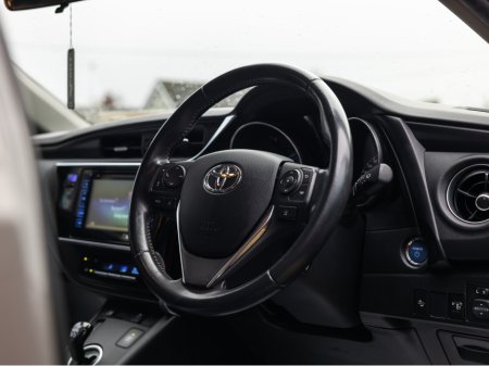 2017 Toyota Auris HYBRID LUNA 4DR AUTO €15,950 thumbnail
