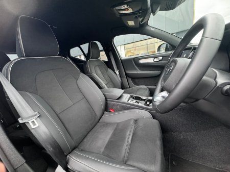 2025 Volvo XC40 - thumbnail 11