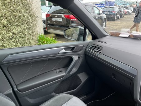 2020 Volkswagen Tiguan - thumbnail 16