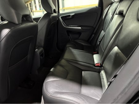 2017 Volvo XC60 SE NAV D4 2.0 TD B4 R-DESIGN MHEV 197BHP €15,950 thumbnail