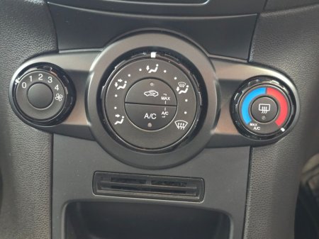 2014 Ford Fiesta - thumbnail 13