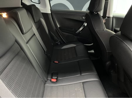 2017 Peugeot 2008 - thumbnail 11