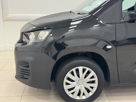 2022 Peugeot Partner  €18,500 thumbnail