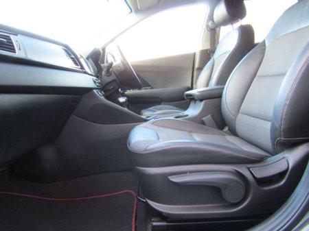 2019 Kia Niro 1.6 GDI 2 104BHP 5DR Auto €17,950 thumbnail