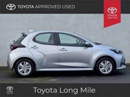 2022 Toyota Yaris 1.5 Hybrid Luna 5dr €23,949 thumbnail
