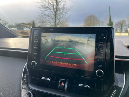 2021 Toyota Corolla 1.8 Hybrid Luna Hatchback €21,500 thumbnail