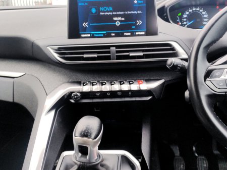 2019 Peugeot 3008 - thumbnail 9