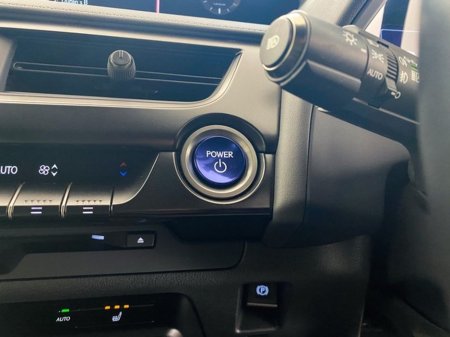 2022 Lexus UX 250 H Dynamic €36,950 thumbnail