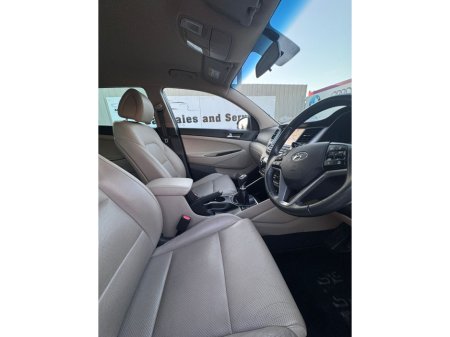 2017 Hyundai Tucson 1.7 EXECUTIVE 5DR €14,999 thumbnail