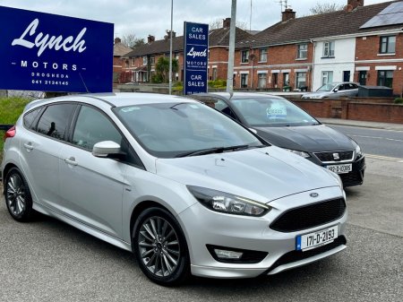 2017 Ford Focus - thumbnail 5