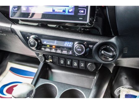 2019 Toyota Hilux - thumbnail 19