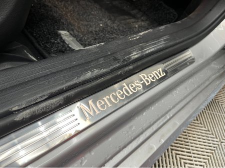 2016 Mercedes-Benz A Class 2016 MERCEDES-BENZ A180 SPORT RADAR SAFETY PACKAGE 1.6 AUTOMATIC / CRUISE CONTROL / REVERSE CAMERA / ELECTRIC MEMORY & HEATED SEATS / PADDLE SHIFTERS AND MORE thumbnail