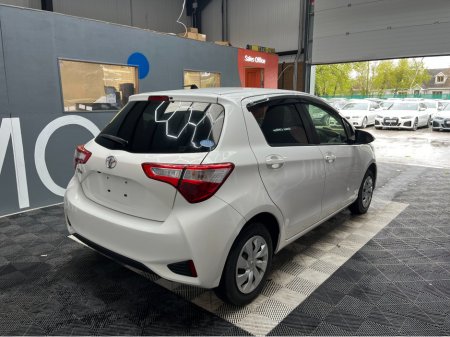 2019 Toyota Vitz - photo 2