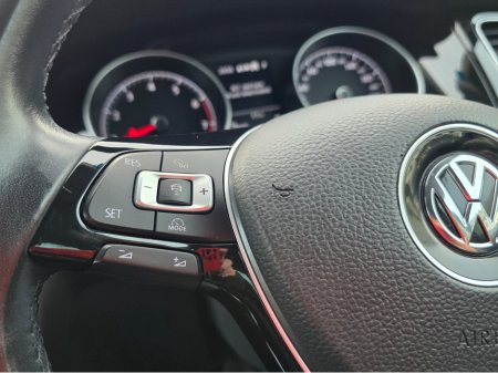 2017 Volkswagen Golf ( 172 REG )1.4 TSI HIGHLINE ALCANTARA SEATS CARPLAY ANDROID AUTO BLIND SPOT LANE ASSIST €17,950 thumbnail