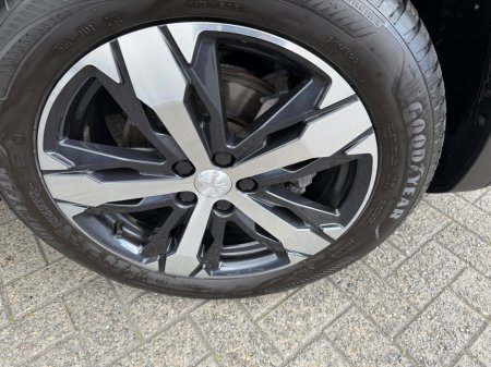 2025 Peugeot 5008 - view 4