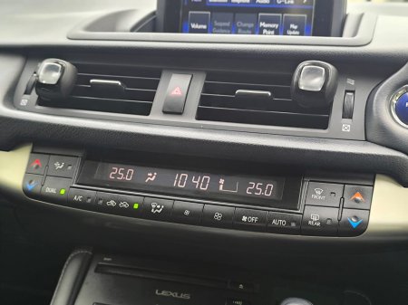 2017 Lexus CT 200 h - thumbnail 13