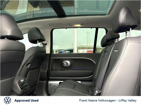 2025 Hyundai Ioniq 9 (Long Range) Platinum Specification €73,900 thumbnail