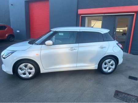 2025 Suzuki Swift 1.2 HYBRID MOTION 5DR ONLY 200KM €21,750 thumbnail
