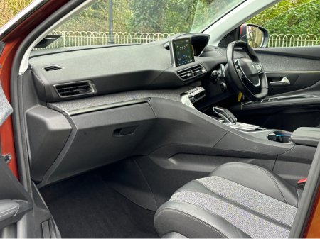 2019 Peugeot 3008 ALLURE 1.2 AUTO 4DR €17,950 thumbnail