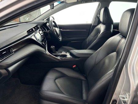 2019 Toyota Camry - thumbnail 6