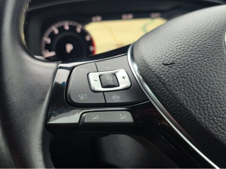 2019 Volkswagen Golf ( 192 REG ) HIGHLINE FULL LEATHER SEATS HEATED ELECTRIC SEATS SAT NAV PACK - VIRTUAL CLOCKS -REVERSE CAMERA - NAVIGATION - CARPLAY - ANDROID AUTO- BLIND SPOT REAR TRAFFIC ASSIST - DISCOVER PRO €22,950 thumbnail