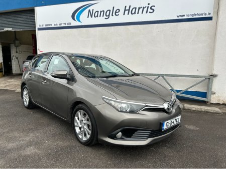 2017 Toyota Auris - view 4