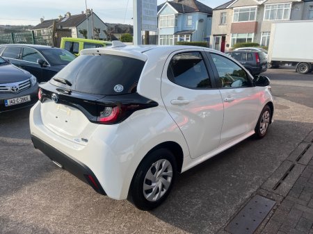 2022 Toyota Yaris - thumbnail 3