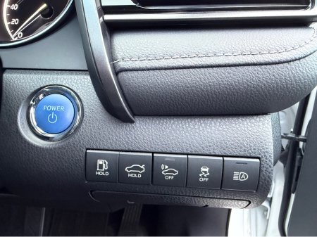 2020 Toyota Camry - thumbnail 18