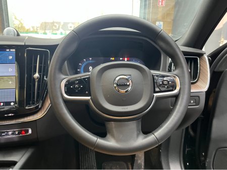 2023 Volvo XC60 - thumbnail 10