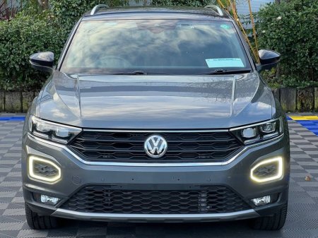 2020 Volkswagen T-Roc SPORT 2.0 TDI // APPLE CARPLAY/ANDROID AUTO // DUAL ZONE CLIMATE CONTROL // 18" ALLOYS €24,900 thumbnail