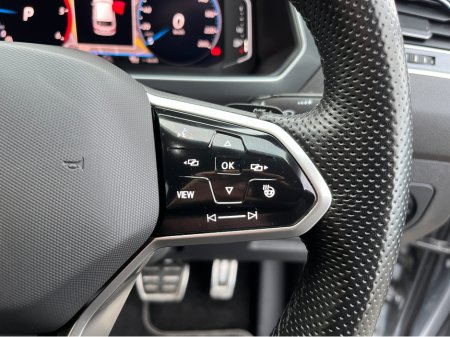 2023 Volkswagen Tiguan Allspace R-LINE 7 SEATER AUTOMATIC 2.0 TDI DIESEL //SAT NAV//ADAPTIVE CRUISE CONTROL//REVERSE CAMERA//HEATED SEATS AND STEERING WHEEL// €42,950 thumbnail