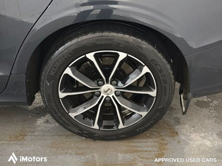 2020 Volvo V60 D4 MOM AT 5DR Auto €26,900 thumbnail