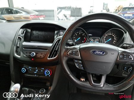 2018 Ford Focus - thumbnail 22