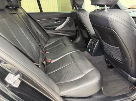 2017 BMW 3 Series - thumbnail 10