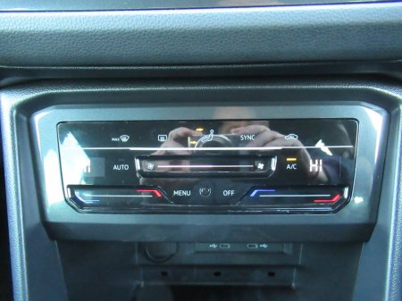 2023 Volkswagen Tiguan Life 2.0tdi M6F 122HP 5 €33,990 thumbnail