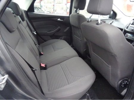 2016 Ford Focus - thumbnail 15