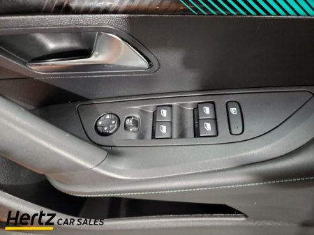 2023 Peugeot 2008 - thumbnail 18