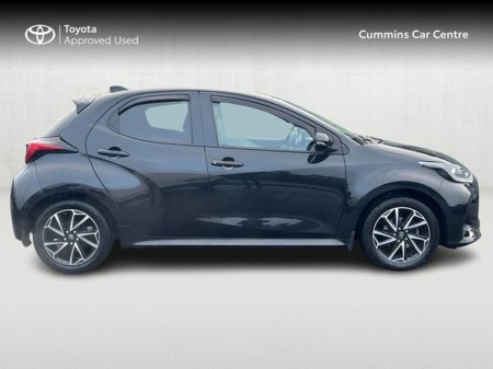 2024 Toyota Yaris YARIS 1.5 LUNA SPORT €25,950 thumbnail