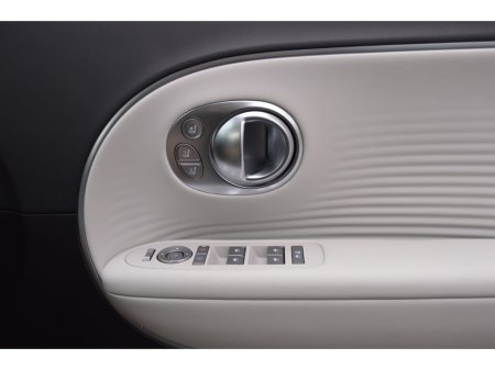 2025 Hyundai Ioniq 9 RWD standard (Long Range) Platinum €73,995 thumbnail