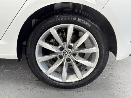 2019 Volkswagen Golf COMFORTLINE**TOUCHSCREEN MEDIA**APPLE CAR PLAY**REVERSE CAMERA**PARKING SENSORS**MULTIFUNCTIONAL STEERING WHEEL**CRUSIE CONTROL**DUAL CLIMATE**CLOTH SEATS**ELECTRIC WINDOWS**AIRCONDITIONING**ISOFIX** €19,495 thumbnail