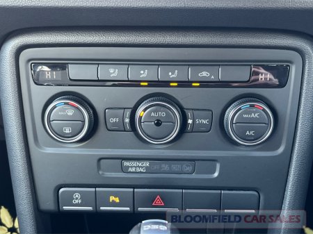 2016 Volkswagen Beetle DUNE EDITION , AUTO // PRISTINE €15,950 thumbnail