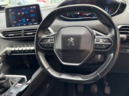 2018 Peugeot 5008 - thumbnail 6