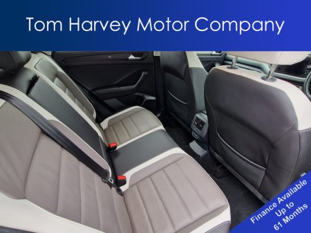 2022 Volkswagen T-Roc DESIGN 2.0 TDI 115HP + Leather + Heated Seats + RV Camera €25,950 thumbnail