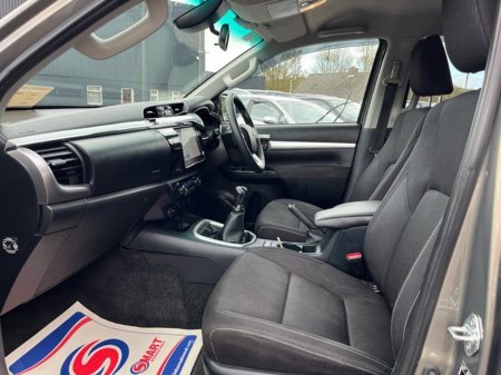 2025 Toyota Hilux - thumbnail 6