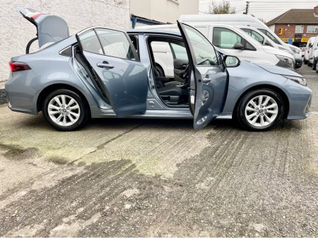 2024 Toyota Corolla LUNA SALOON 4DR AUTO 1.8 PETROL/ELECTRIC SELF CHARGING HYBRID €27,950 thumbnail